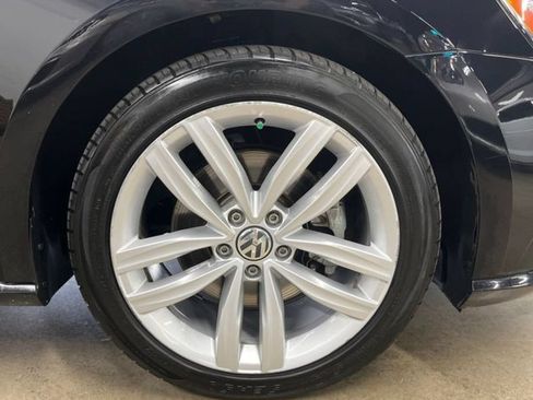 Used 2018 Volkswagen Passat 2.0T SE FWD image 29