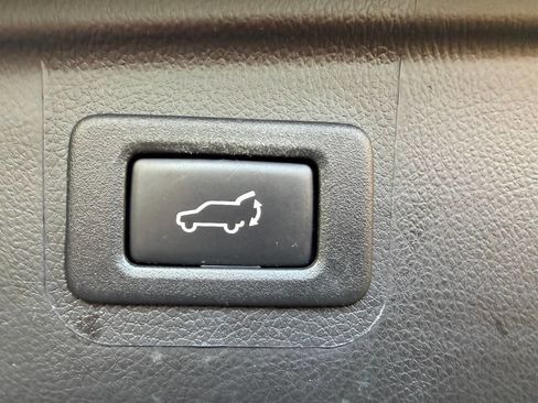Used 2018 Subaru Outback 3.6R Limited AWD/4WD image 22