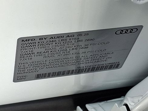 New 2025 Audi Q3 2.0T Premium image 17