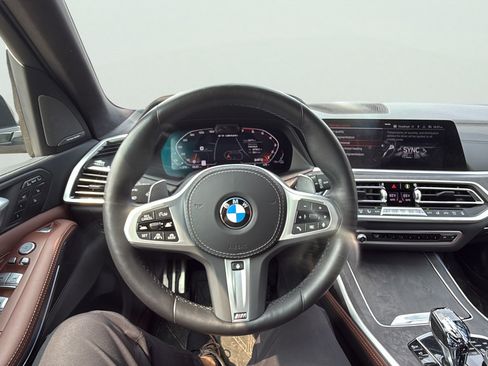 Used 2022 BMW X7 M50i w/ Dynamic Handling Package AWD/4WD image 11