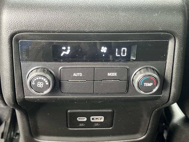 Used 2023 GMC Acadia SLE FWD image 16