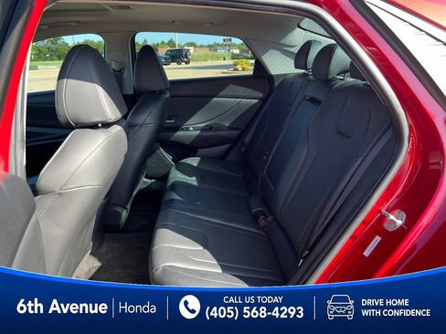Used 2022 Hyundai Elantra Limited FWD image 17