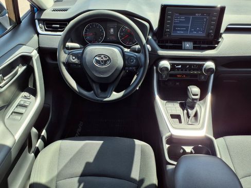 Used 2019 Toyota RAV4 LE AWD/4WD image 4