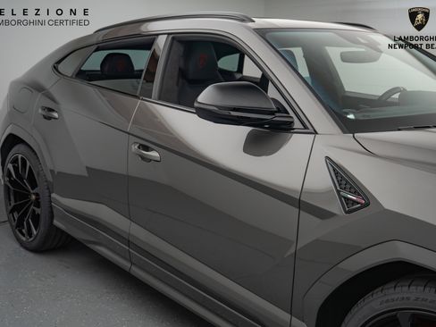 Used 2022 Lamborghini Urus image 3