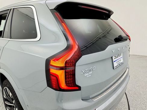 New 2026 Volvo XC90 B6 Plus w/ Protection Package Premier image 36