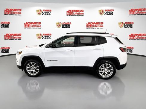 Used 2023 Jeep Compass Latitude AWD/4WD image 12
