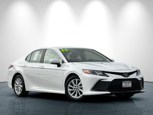 Used 2024 Toyota Camry LE image 2