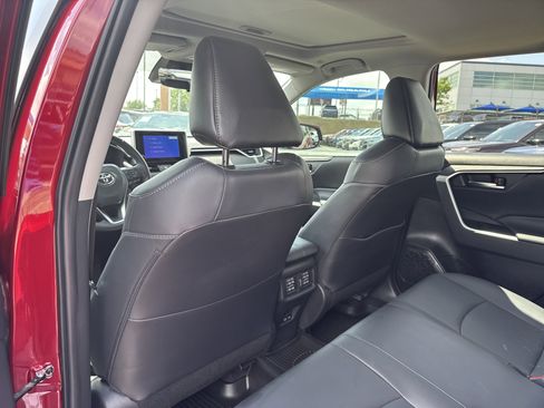 Used 2024 Toyota RAV4 XLE Premium image 28
