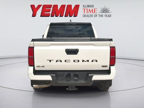 Used 2025 Toyota Tacoma SR5 AWD/4WD image 7