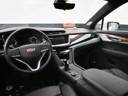 Used 2022 Cadillac XT6 Premium Luxury w/ Platinum Package AWD/4WD image 11
