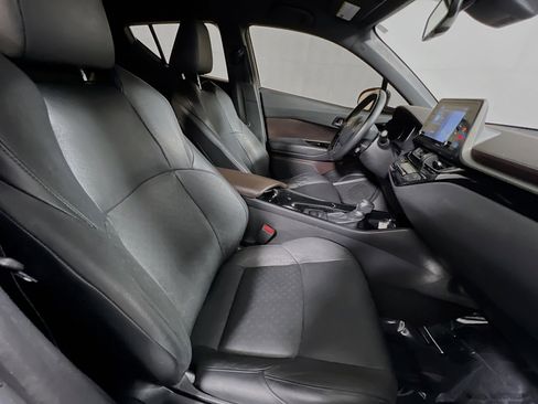 Used 2019 Toyota C-HR Limited image 31