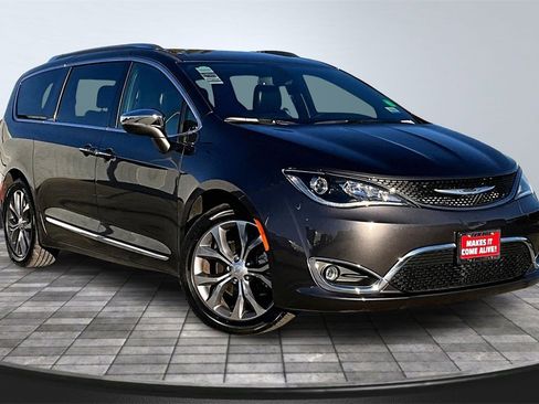 Certified 2020 Chrysler Pacifica Limited image 2