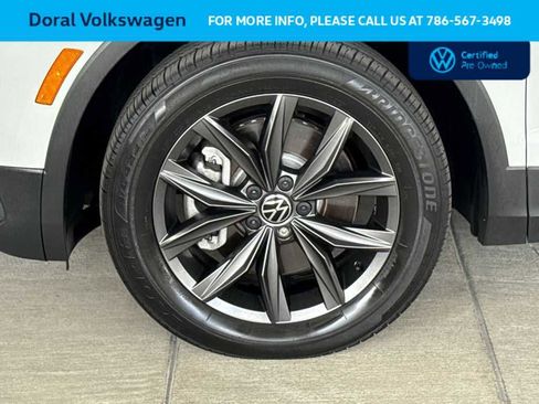 Certified 2022 Volkswagen Tiguan SE image 11
