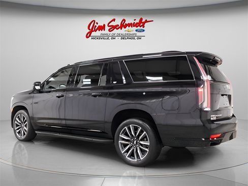 Used 2023 Cadillac Escalade ESV Sport image 4