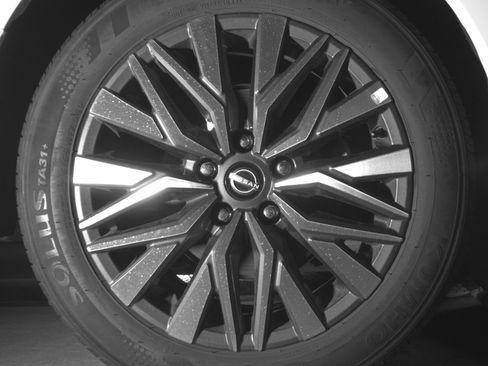 Used 2025 Nissan Altima 2.5 SV FWD image 15