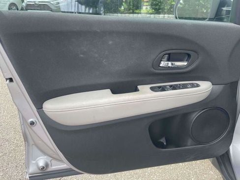 Used 2021 Honda HR-V LX image 17