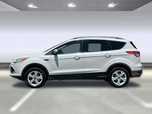 Used 2015 Ford Escape SE w/ Equipment Group 201A FWD image 2