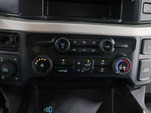 Used 2023 Ford F250 XLT AWD/4WD image 10