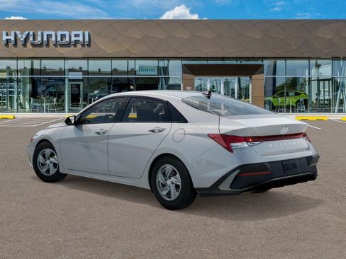 New 2026 Hyundai Elantra SE image 5