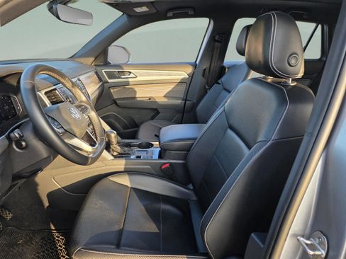 Used 2022 Volkswagen Atlas Cross Sport SE image 11