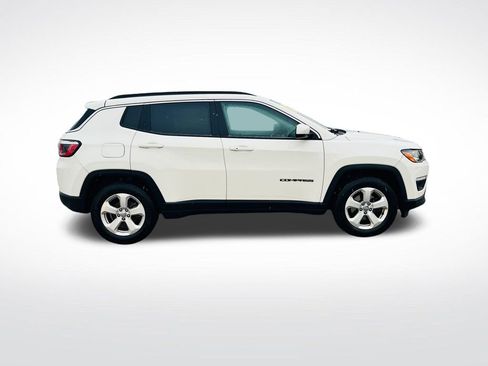 Used 2017 Jeep Compass Latitude w/ Cold Weather Group image 9