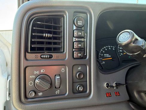 Used 2005 Chevrolet Silverado 1500 4x4 Regular Cab w/ Light Duty Power Package image 20