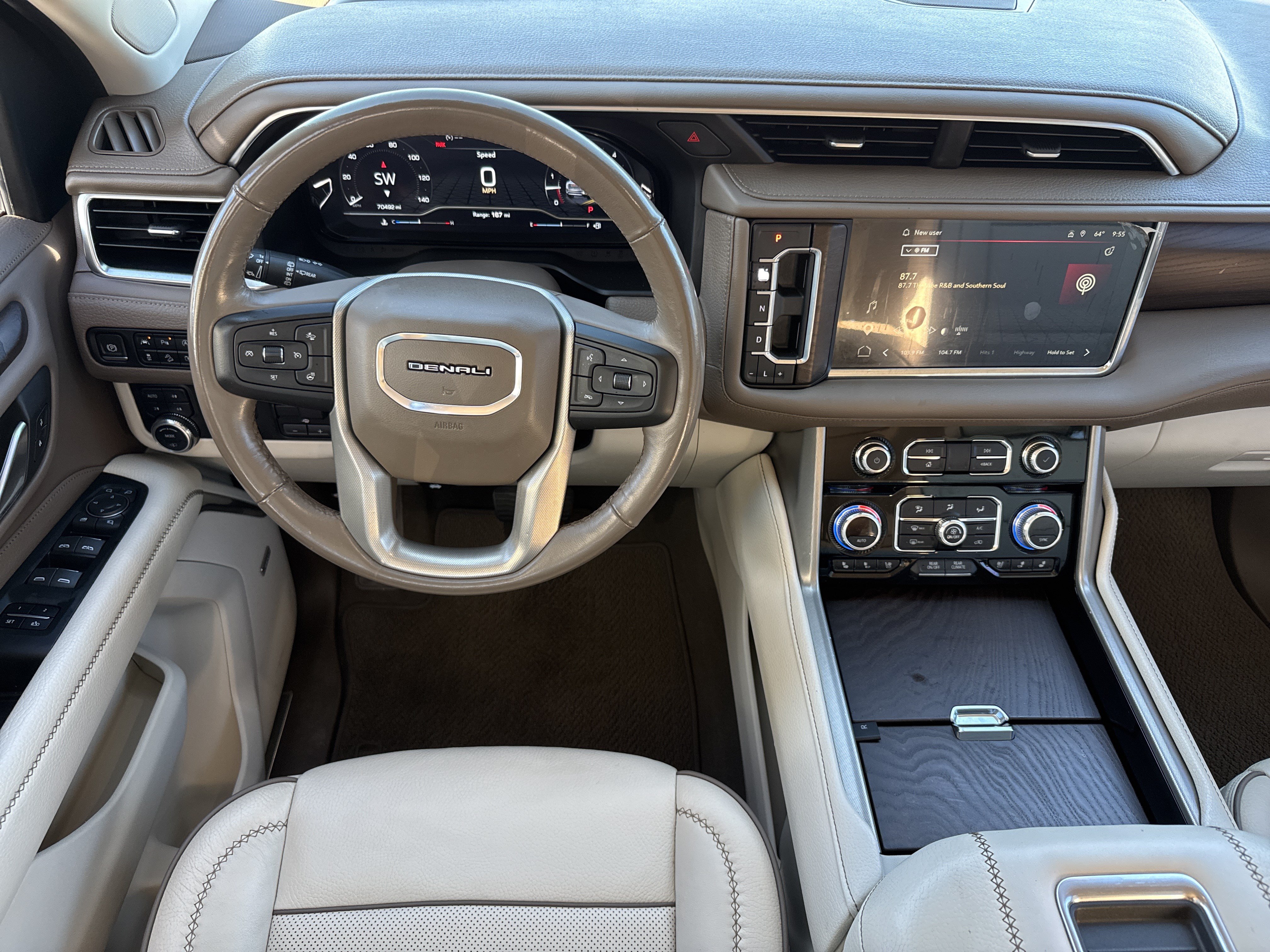 Used 2022 GMC Yukon XL Denali w/ Denali Premium Package AWD/4WD image 17