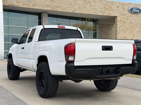 Used 2022 Toyota Tacoma SR RWD image 9