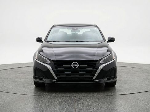 Used 2025 Nissan Altima 2.5 SV image 2