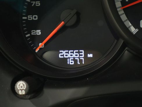 Used 2021 Porsche Macan Turbo AWD/4WD image 39