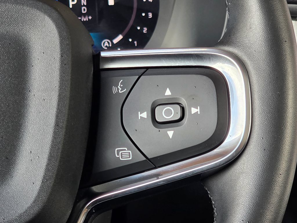 Used 2024 Volvo XC40 B5 Plus AWD/4WD image 17