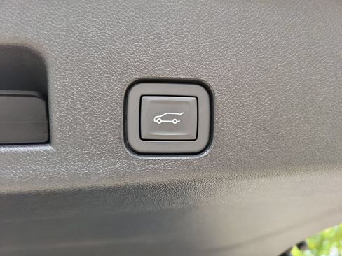 Used 2024 Chevrolet Traverse LS FWD image 7