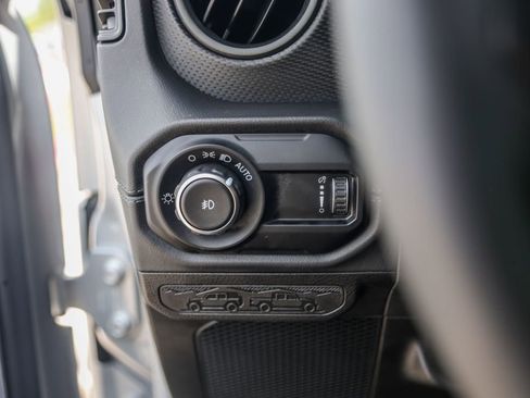 Used 2024 Jeep Wrangler Unlimited Rubicon w/ Convenience Group image 15