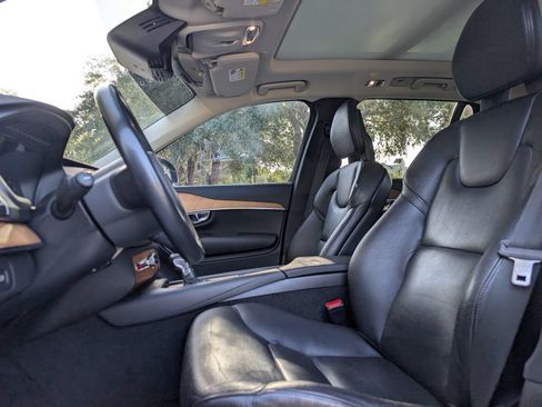 Used 2021 Volvo XC90 T6 Momentum w/ Climate Package AWD/4WD image 15