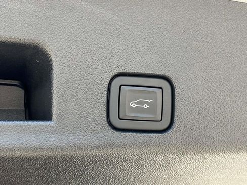 Used 2024 Chevrolet Traverse LT image 22