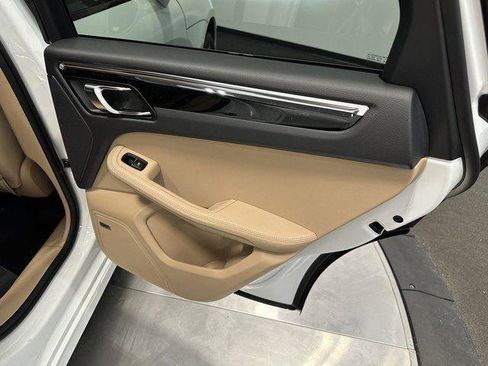 New 2025 Porsche Macan AWD/4WD image 38