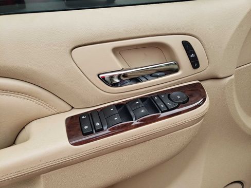 Used 2014 Cadillac Escalade Premium AWD/4WD image 25