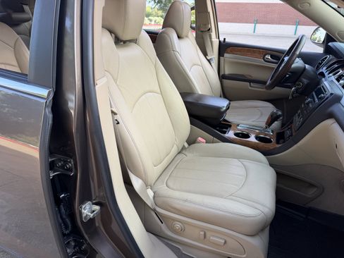 Used 2008 Buick Enclave CXL w/ Entertainment Package #2 FWD image 10