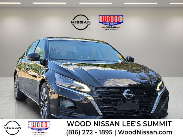 Used 2024 Nissan Altima 2.5 SV FWD image 1