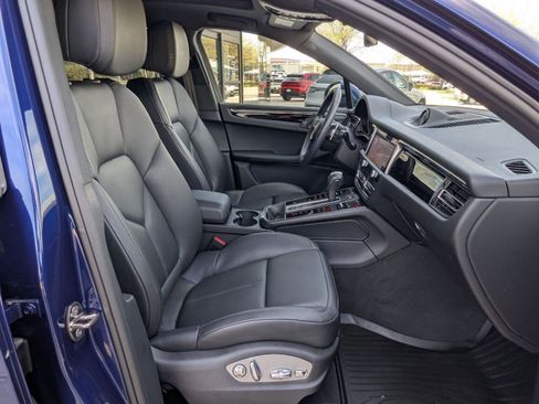 Certified 2025 Porsche Macan image 25