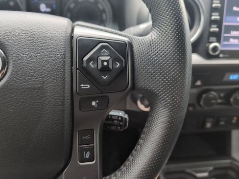 Used 2022 Toyota Tacoma TRD Off-Road AWD/4WD image 19