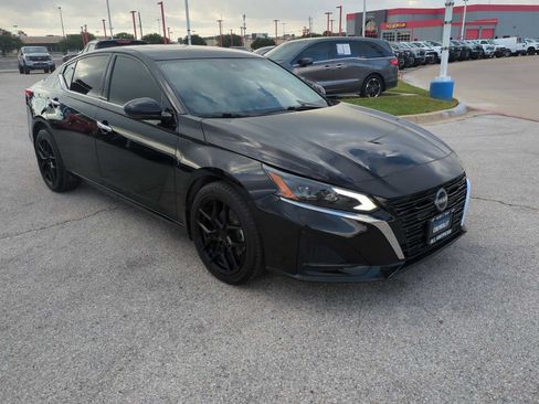 Used 2023 Nissan Altima 2.5 SL AWD/4WD image 2
