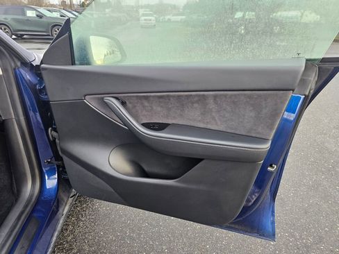 Used 2021 Tesla Model Y Standard Range image 10
