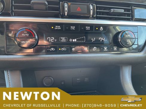 Used 2025 Nissan Pathfinder SL AWD/4WD image 19