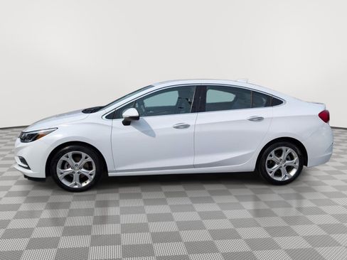 Used 2017 Chevrolet Cruze Premier FWD image 2