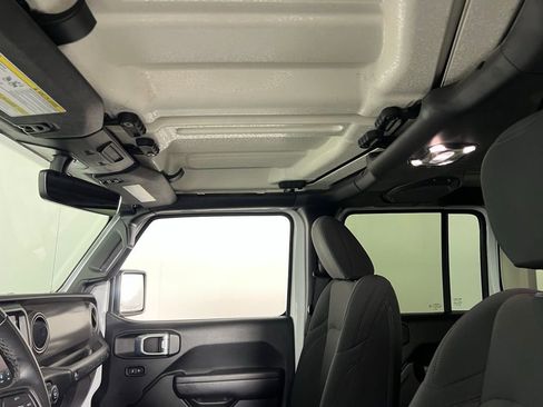 Used 2022 Jeep Wrangler Unlimited Sport image 24