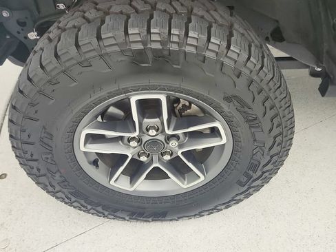 Used 2025 Jeep Gladiator Mojave AWD/4WD image 29