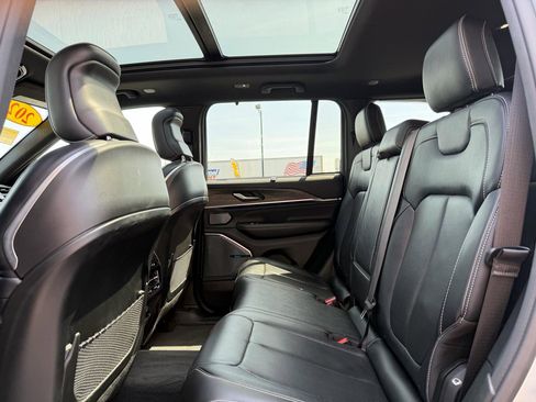 Used 2022 Jeep Grand Cherokee Overland w/ Advanced Protech Group III image 17