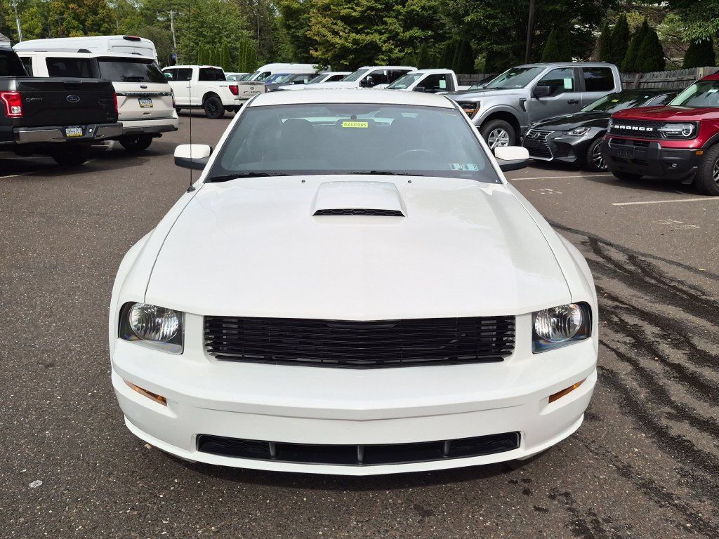 Used 2007 Ford Mustang GT Premium RWD image 4