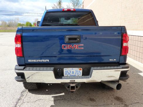 Used 2018 GMC Sierra 3500 SLE w/ SLE Preferred Package AWD/4WD image 8